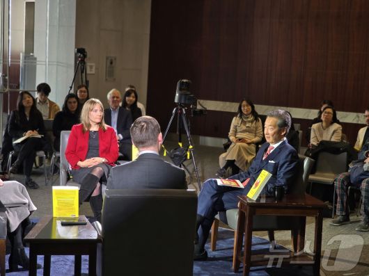 '중국의 무역 무기화:집단적 회복력을 통한 저항'을 출간한 빅터차 전략국제문제연구소(CSIS) 한국석좌가 21일(현지시간) 미국 워싱턴DC에서 출판기념회를 갖고 있다. 2026.01.21 ⓒ News1 류정민 특파원