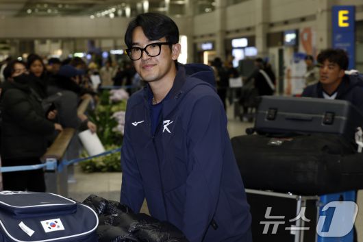 대한민국 야구대표팀 고영표가 사이판 전지훈련을 마치고 21일 오후 인천국제공항을 통해 귀국하고 있다. 2026.1.21/뉴스1 ⓒ News1 박정호 기자