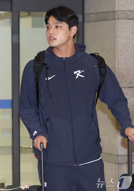류지현 감독이 이끄는 야구대표팀의 문동주가 사이판 전지훈련을 마치고 20일 오후 인천국제공항을 통해 귀국하고 있다. 2026.1.20/뉴스1 ⓒ News1 이광호 기자