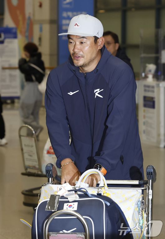 대한민국 야구대표팀 노경은이 사이판 전지훈련을 마치고 21일 오후 인천국제공항을 통해 귀국하고 있다. 2026.1.21/뉴스1 ⓒ News1 박정호 기자