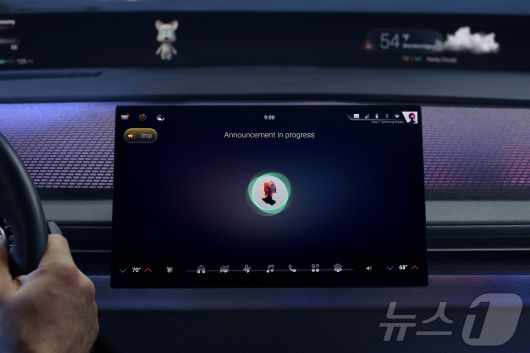 하만이 청취 공유와 자동차 내부 커뮤니케이션 기능을 결합한 자동차용 오디오·통신 설루션 '하만 레디 스트림쉐어'를 출시했다고 14일 밝혔다. 사진은 '하만 레디 스트림쉐어'를 이용하는 모습. (하만 제공. 재판매 및 DB 금지) 2026.1.14/뉴스1