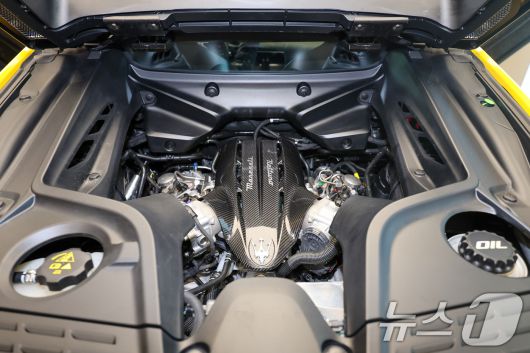 마세라티 스포츠카 ‘GT2 스트라달레(Stradale)’ 국내 공식 출시 행사가 열린 22일 경기 성남시 분당구 마세라티 판교 전시장에 진열된 GT2 스트라달레의 V6 네튜노 엔진. 2026.01.22/ 뉴스1 ⓒ News1 안은나 기자