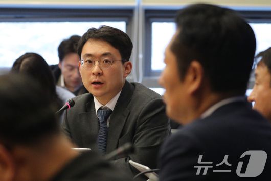 박지원 더불어민주당 최고위원이 23일 충북 진천선수촌에서 열린 최고위원회의에서 전날 정청래 대표의 조국혁신당 합당 발언과 관련한 발언을 하고 있다. 2026.1.23/뉴스1 ⓒ News1 김용빈 기자