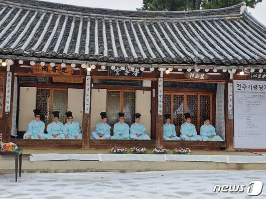 429년의 역사를 지닌 대한민국에서 가장 오래도니 경로당인 기령당 모습./뉴스1DB