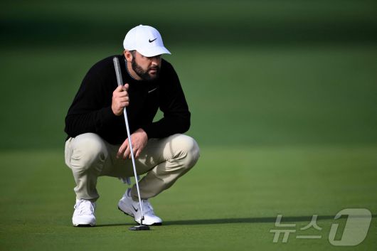 스코티 셰플러는 23일(한국시간) 열린 PGA투어 아메리칸 익스프레스 1라운드에서 9언더파 63타를 쳐서 공동 3위에 올랐다. ⓒ AFP=뉴스1