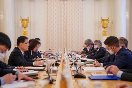 정의용 외교부 장관이 27일 세르게이 라브로프 러시아 외교장관과 회담을 갖고 있다. 2021.10.27 [사진=외교부] 2021.10.27 medialyt@newspim.com