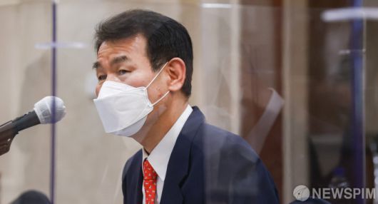 [서울=뉴스핌] 최상수 기자 = 정은보 금융감독원장이 11일 오전 서울 여의도 켄싱턴호텔에서 열린 지방은행장 간담회에서 모두발언을 하고 있다. 2021.11.11 kilroy023@newspim.com