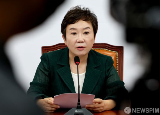 [서울=뉴스핌] 최상수 기자 = 국민의힘 정미경 최고위원이 8일 오전 국회 국민의힘 대회의실에서 최고위원 사퇴 기자회견을 하고 있다. (공동취재사진) 2022.08.08 photo@newspim.com