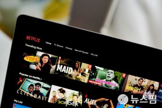 노트북 컴퓨터 화면에 비친 넷플릭스 웹사이트. [사진=블룸버그]