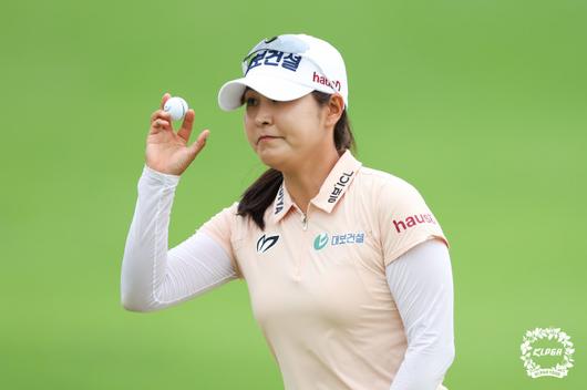 전 한화 큐셀 소속의 김지현 역시 공동선두를 이뤘다. [사진= KLPGA]