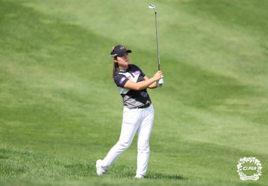 1타차 2위에 자리한 홍정민. [사진= KLPGA]