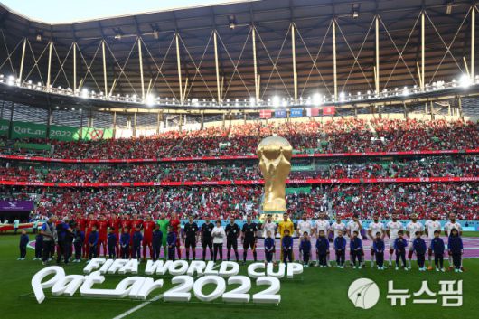 [카타르 로이터=뉴스핌] 박두호 기자= 22일 밤10시(한국시간) 카타르 알라이얀의 에듀케이션 시티 스타디움에서 카타르 월드컵 조별리그 D조 덴마크와 튀니지 경기 시작하기 전 국가 연주에 맞춰 국가를 부르는 모습. 2022.11.22 walnut_park@newspim.com