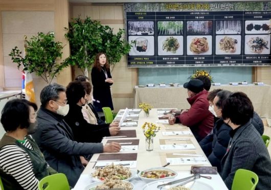 경북 영양군농업기술센터 생활자원실습장에서 열린 '자작면' 시식.평가회'.[사진=영양군]2022.12.16 nulcheon@newspim.com
