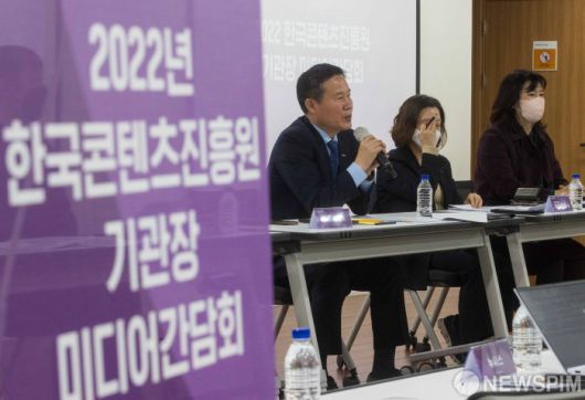 [서울=뉴스핌] 윤창빈 기자 = 조현래 한국콘텐츠진흥원 원장이 20일 오전 서울 중구 CKL 기업지원센터에서 열린 2022 한국콘텐츠진흥원 기관장 미디어간담회에서 인사말을 하고 있다. 2022.12.20 pangbin@newspim.com