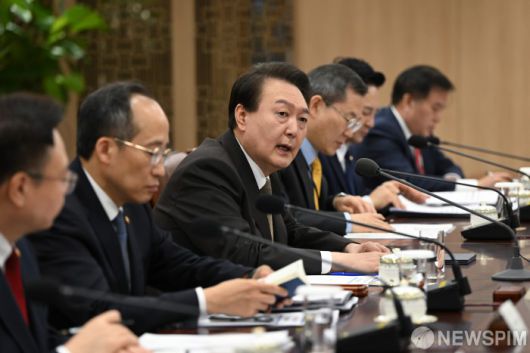 [서울=뉴스핌] 윤석열 대통령이 지난 15일 용산 대통령실 청사에서 열린 제13차 비상경제민생회의에서 모두발언을 하고 있다. [사진=대통령실] 2023.02.15 photo@newspim.com