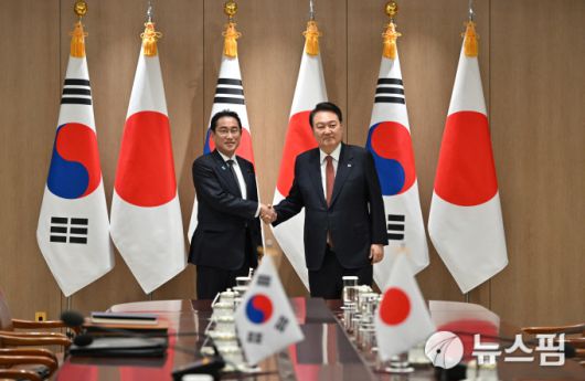 [서울=뉴스핌] 송기욱 기자 = 윤석열 대통령은 7일 오후 한국을 방문한 기시다 후미오 일본 총리와 정상회담을 가졌다. [사진 = 로이터 뉴스핌] 2023.05.07 oneway@newspim.com