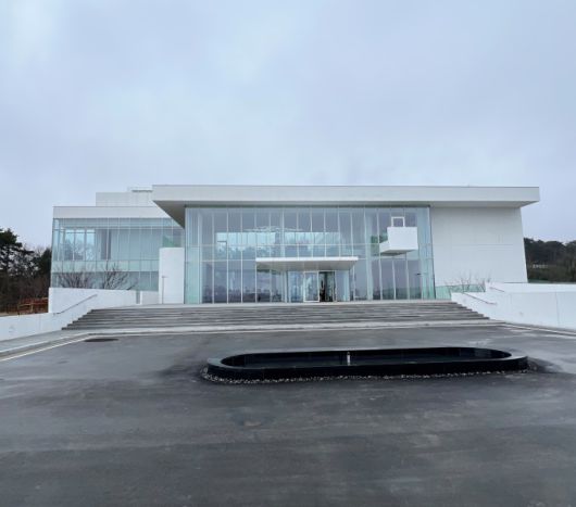 [서울 뉴스핌] 세계적인 건축가로 '백색 거장'으로 불리는 리처드 마이어의 디자인 철학을 잘 보여주는 강릉 솔올미술관 전경. 마이어 파트너스가 디자인했다. [사진=이영란 기자] 2024.02.20 art29@newspim.com