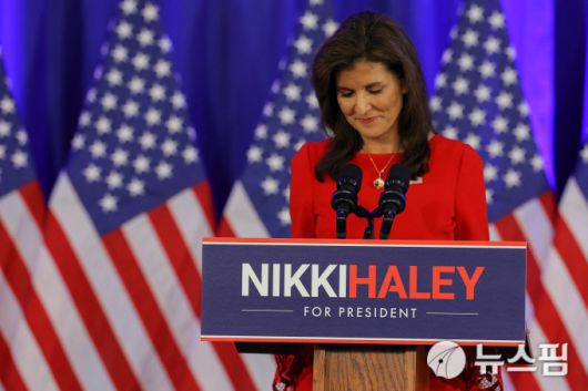 미국 공화당 대선 후보 사퇴를 발표하는 니키 헤일리 전 유엔 대사. [사진=로이터 뉴스핌]