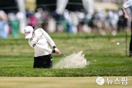 [랭커스터 로이터=뉴스핌] 장환수 스포츠전문기자= 임진희가 1일 US여자오픈 2라운드 18번홀에서 벙커샷을 하고 있다. 2024.06.01 zangpabo@newspim.com