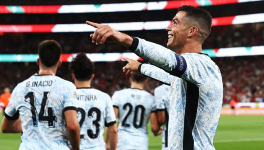 [서울=뉴스핌] 장환수 스포츠전문기자= 크리스티아누 호날두가 6일 크로아티아와 유럽축구연맹 네이션스리그 경기에서 프로 통산 900호 골을 터뜨린 뒤 환호하고 있다. [사진=UEFA] 2024.09.06 zangpabo@newspim.com