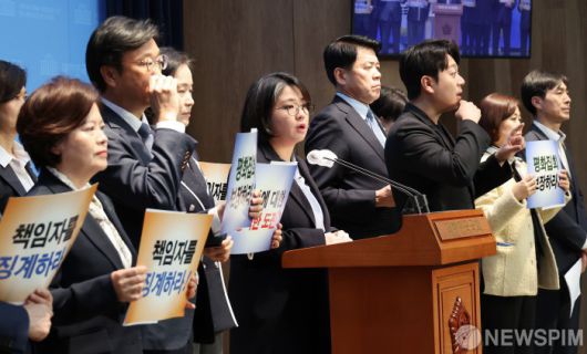 [서울=뉴스핌] 이형석 기자 = 용혜인 기본소득당 상임대표가 11일 오후 서울 여의도 국회 소통관에서 윤석열 정권 공안탄압 규탄 기자회견을 열고 있다. 2024.11.11 leehs@newspim.com