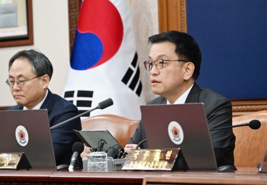 [서울=뉴스핌] 최상목 대통령 권한대행 부총리 겸 기획재정부 장관이 11일 서울 종로구 정부서울청사에서 열린 '제6회 국무회의'에서 모두발언을 하고 있다. [사진=기획재정부] 2025.02.11 photo@newspim.com