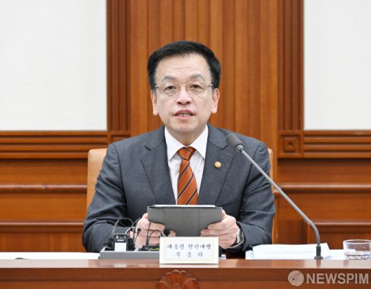 [서울=뉴스핌] 최상목 대통령 권한대행 부총리 겸 기획재정부 장관이 19일 정부세종청사에서 열린 '국정현안관계장관회의 겸 경제관계장관회의 겸 산업경쟁력강화관계장관회의'에서 모두발언을 하고 있다. [사진=기획재정부] 2025.03.19 photo@newspim.com