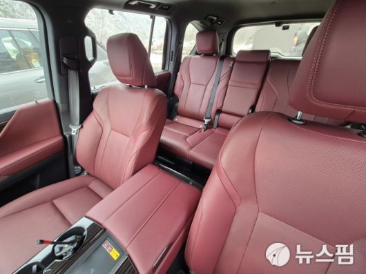 [인제=뉴스핌] 김승현 기자 = 렉서스 플래그십 대형 SUV LX 700h의 4세대 모델 '디 올 뉴 LX 700h'(THE ALL-NEW LX 700h)'. 2025.04.04 kimsh@newspim.com