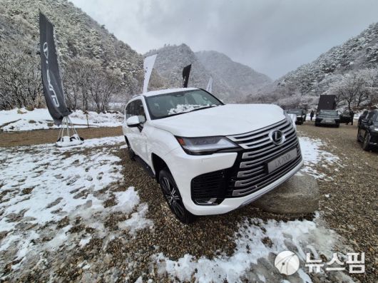 [인제=뉴스핌] 김승현 기자 = 렉서스 플래그십 대형 SUV LX 700h의 4세대 모델 '디 올 뉴 LX 700h'(THE ALL-NEW LX 700h)'. 2025.04.04 kimsh@newspim.com