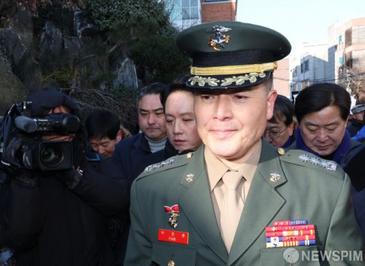 서울고법 형사4-1부(재판장 지영난)는 오는 18일 오전 10시 항명 및 상관명예훼손 혐의로 기소된 박 대령의 1차 공판준비기일을 연다. 사진은 박 대령이 지난 1월 9일 오전 서울 용산구 국방부 군사법원으로 향하는 모습. [사진=뉴스핌 DB]