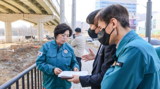 신계용 과천시장, 지식정보타운 주요사업장 현장점검. [사진=과천시]