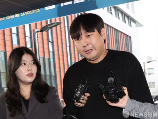 [서울=뉴스핌] 이호형 기자 =  '인터넷 불법 도박' 사실을 고백한 개그맨 이진호가 지난해 10월 22일 관련 조사를 받기 위해 서울 강남경찰서로 출석하고 있다. 2024.10.22 leemario@newspim.com