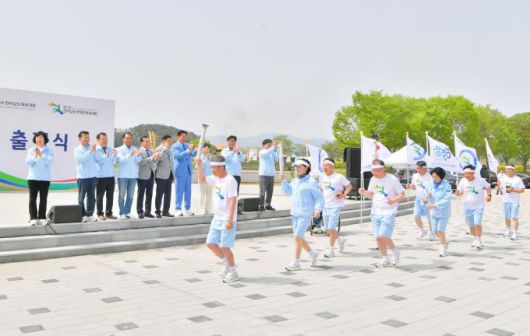 장성군, 제64회 전남체전 성화 출정식. [사진=장성군]  2025.04.18 ej7648@newspim.com