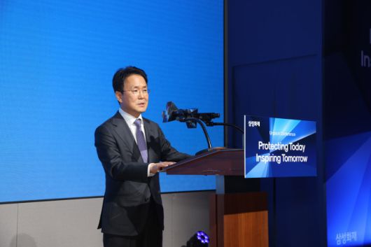 [서울=뉴스핌] 이윤애 기자 = 오프닝 세션에서 삼성화재 이문화 사장이 삼성화재의 혁신 방향에 대해 발표하고 있다. [사진=삼성화재] 2025.04.22 yunyun@newspim.com