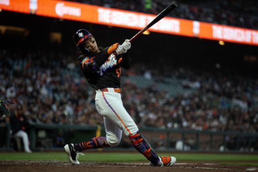 [샌프란시스코 로이터=뉴스핌] 23일 오라클파크에서 열린 밀워키와 샌프란시스코의 경기, 3회말 2사 1, 3루 상황 이정후가 헛스윙 이후 아쉬워하고 있다 2025.04.23 photo@newspim.com