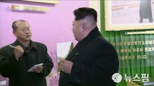 [서울=뉴스핌] 이영종 통일전문기자 = 지난 1월 초부터 공개활동을 중단해 숙청 등 신변이상설이 제기된 리일환 북한 노동당 비서가 22일 밤 조선중앙TV의 다큐멘터리 '우리 원수님과 백두청춘'에 등장했다. [사진=조선중앙TV 화면 캡처] 2025.04.23 yjlee@newspim.com