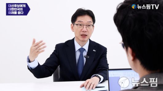 [서울=뉴스핌] 박찬제 기자 = 6·3 대통령 선거 더불어민주당 경선에 참여한 김경수 전 경남도지사가 지난 21일 서울 여의도에 위치한 자신의 경선 캠프에서 뉴스핌과 인터뷰를 하고 있다. 2025.04.23 pcjay@newspim.com