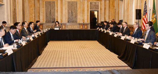 [서울=뉴스핌] 주요 20개국(G20) 재무장관회의 및 국제통화금융위원회(IMFC)'에 참석차 미국 워성턴D.C.를 방문중인 최상목 부총리 겸 기획재정부 장관이 안덕근 산업통상자원부 장관과 함께 24일(현지시간) 미국 재무부에서 열린 '한-미 2+2 통상협의(Trade Consultation)' 참석, 스콧 베선트 미국 재무부 장관, 제이미슨 그리어 미국 무역대표부(USTR) 대표와 회의를 하고 있다. [사진=기획재정부] 2025.04.25 photo@newspim.com