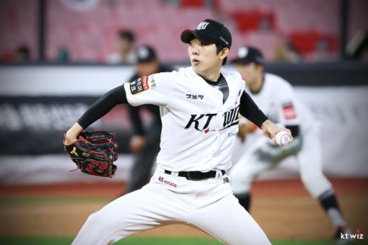 [서울=뉴스핌] kt 선발 투수 오원석이 22일 SSG와의 경기에서 역투하고 있다. [사진 = kt] 2025.04.22 photo@newspim.com