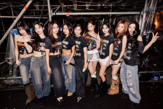 [서울=뉴스핌] 최문선 인턴기자 =  콜드플레이 내한 공연에 스페셜 게스트로 오른 트와이스. [사진=JYP엔터테인먼트] 2025.04.28 moonddo00@newspim.com