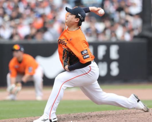 [서울=뉴스핌] 한화의 불펜 투수 한승혁이 27일 kt와의 경기에서 등판해 역투하고 있다. [사진 = 한화] 2025.04.27 wcn05002@newspim.com