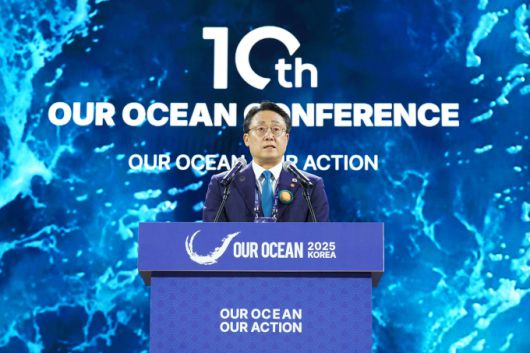 강도형 해양수산부 장관이 29일 부산 벡스코에서 열린 '제10차 아워오션 콘퍼런스(OOC)'에서 개최사를 통해 해양정책 방향을 제시하고 있다. [사진=해양수산부] 2025.04.29 dream@newspim.com