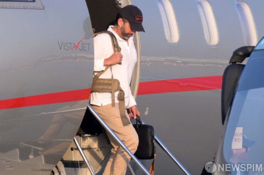 [서울=뉴스핌] 최지환 기자 = 도널드 트럼프 미국 대통령의 장남 트럼프 주니어가 29일 오후 서울 강서구 김포국제공항에 도착해 탑승기에서 내리고 있다. 2025.04.29 choipix16@newspim.com