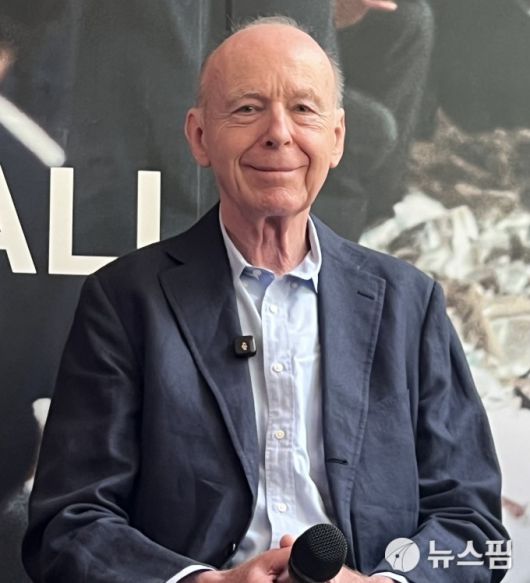 [서울=뉴스핌]아시아 첫 개인전을 위해 내한한 안소니 맥콜. [사진=이영란 미술전문기자] 2025.04.28 art29@newspim.com