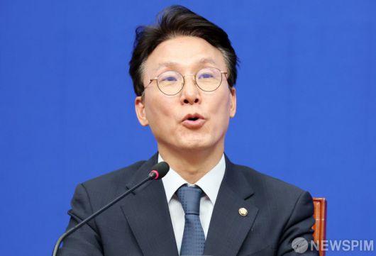 [서울=뉴스핌] 정일구 기자 = 김민석 더불어민주당 최고위원이 28일 오전 서울 여의도 국회에서 열린 최고위원회의에서 모두발언을 하고 있다. 2025.04.28 mironj19@newspim.com