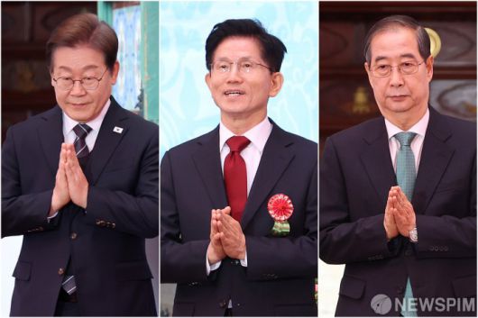 [서울=뉴스핌] 정일구 기자 = 이재명 더불어민주당 대선 후보(왼쪽부터), 김문수 국민의힘 대선 후보, 한덕수 무소속 대선 예비후보가 5일 오전 서울 종로구 조계사에서 열린 불기 2569년 부처님오신날 봉축법요식에서 헌화한 뒤 합장하고 있다. 2025.05.05 mironj19@newspim.com