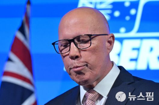 보수 야당 자유당을 이끈 피터 더턴 대표가 선거 패배 후 고개를 숙이고 있다. [사진=로이터 뉴스핌] 2025.05.05 kwonjiun@newspim.com