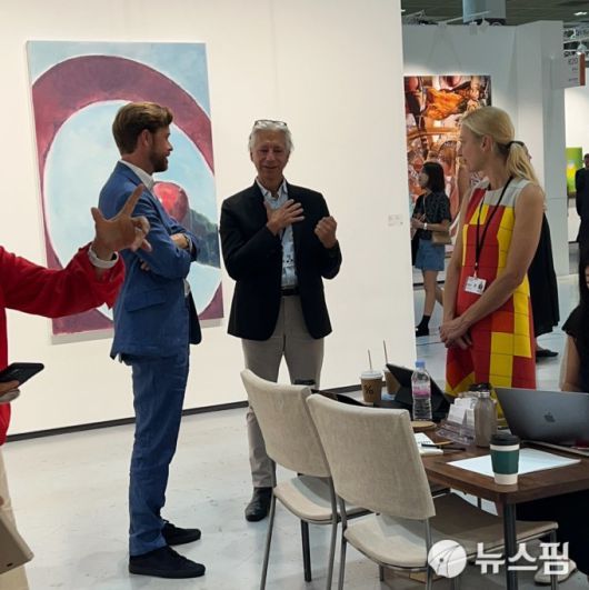 [서울=뉴스핌] 지난해 코엑스에서 열렸던 프리즈서울 2024의 페어 전경. 올해는 네번째 프리즈서울이 역시 코엑스에서 9월 3일 개막한다.  [사진=이영란 미술전문기자] 2025.05.06 art29@newspim.com