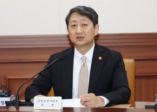 [서울=뉴스핌] 김학선 기자 = 안덕근 산업통상자원부 장관이 1일 정부서울청사에서 열린 경제관계장관회의 겸 산업경쟁력강화 관계장관회의에 참석해 발언하고 있다. 2025.05.01 yooksa@newspim.com