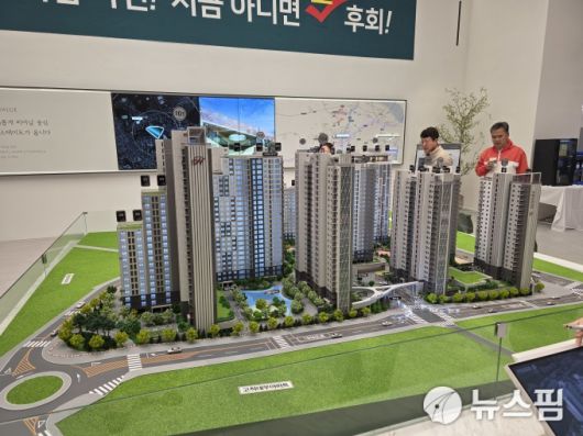 [서울=뉴스핌] 송현도 기자 = 고척 푸르지오 힐스테이트 조경. 2025.05.09 dosong@newspim.com